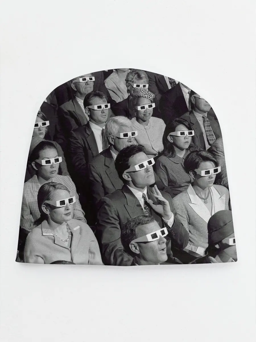 Детская шапка / Люди смотрят фильм в 3d очках