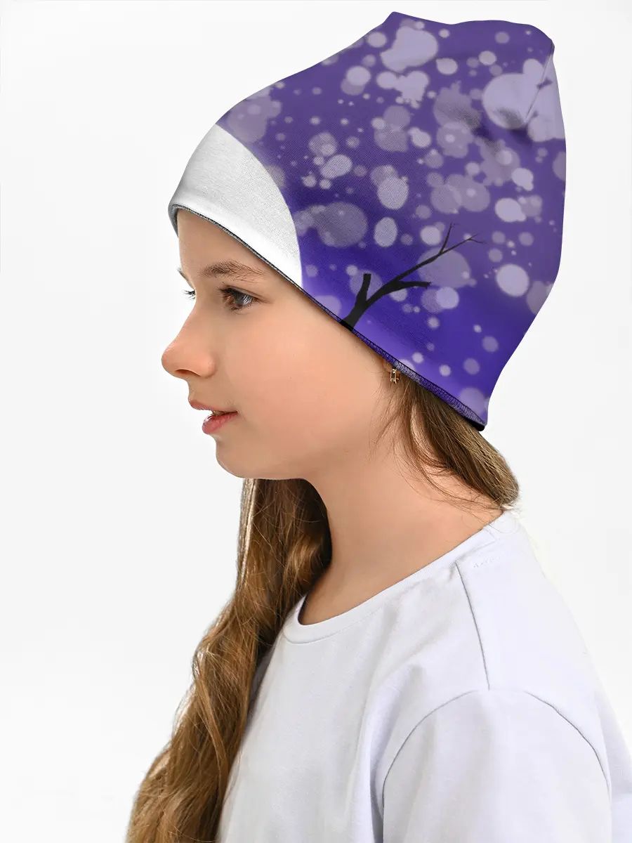 Детская шапка / одинокое дерево в ночи