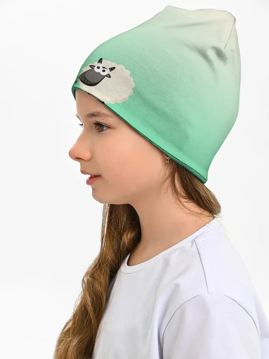 Детская шапка / две овечки пасутся на лугу