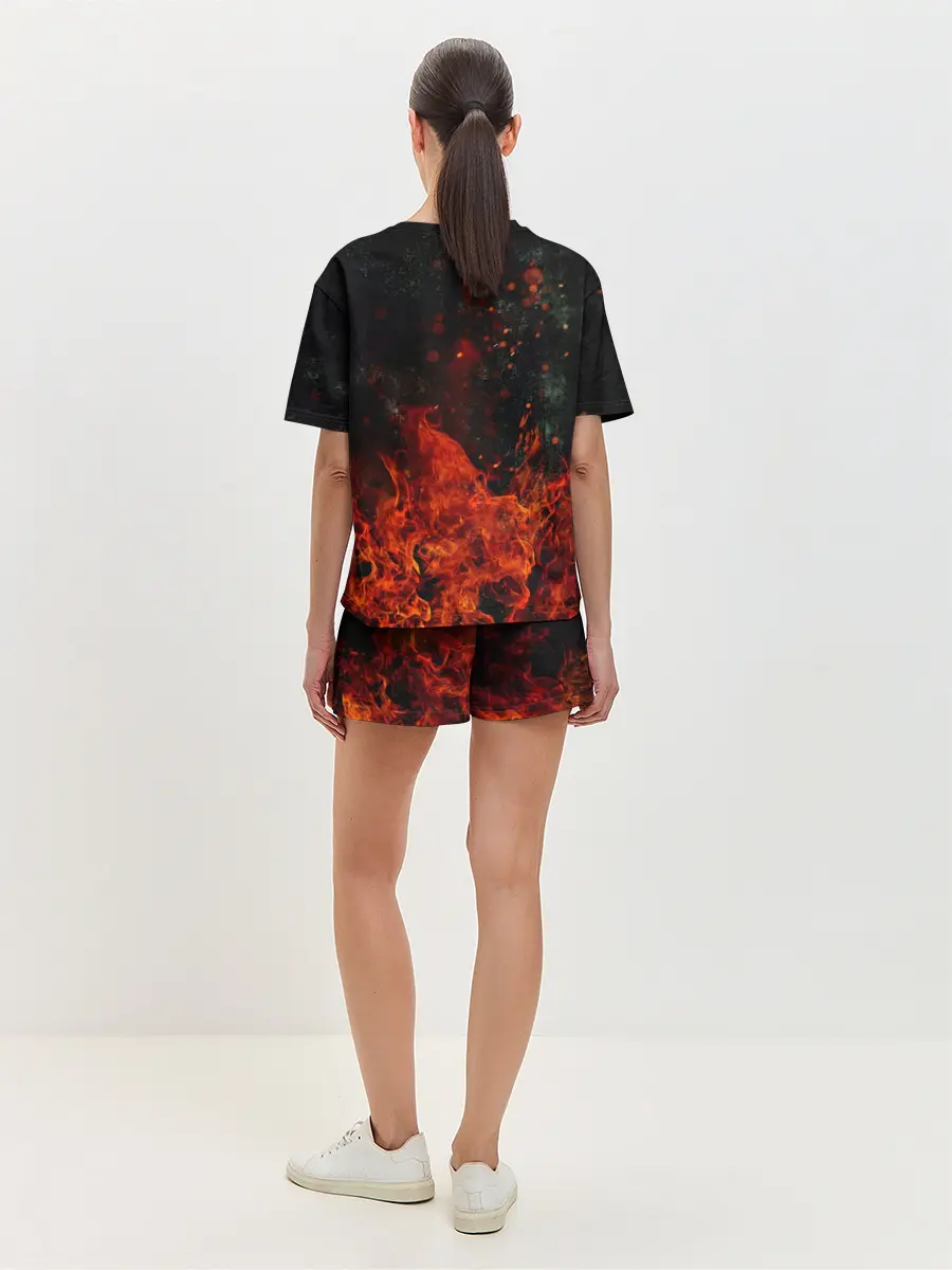 Женская пижама с шортами / Олень в горящем лесу Сибири