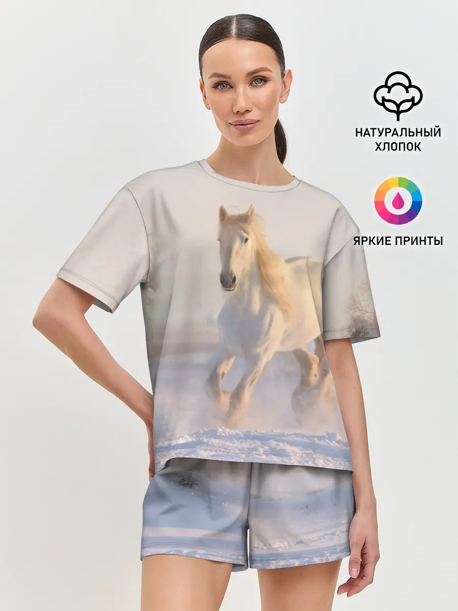 Женская пижама с шортами / Белая лошадь на снегу
