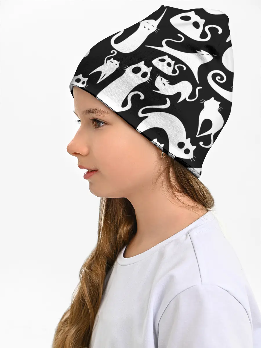 Детская шапка / Белые коты на черном фоне