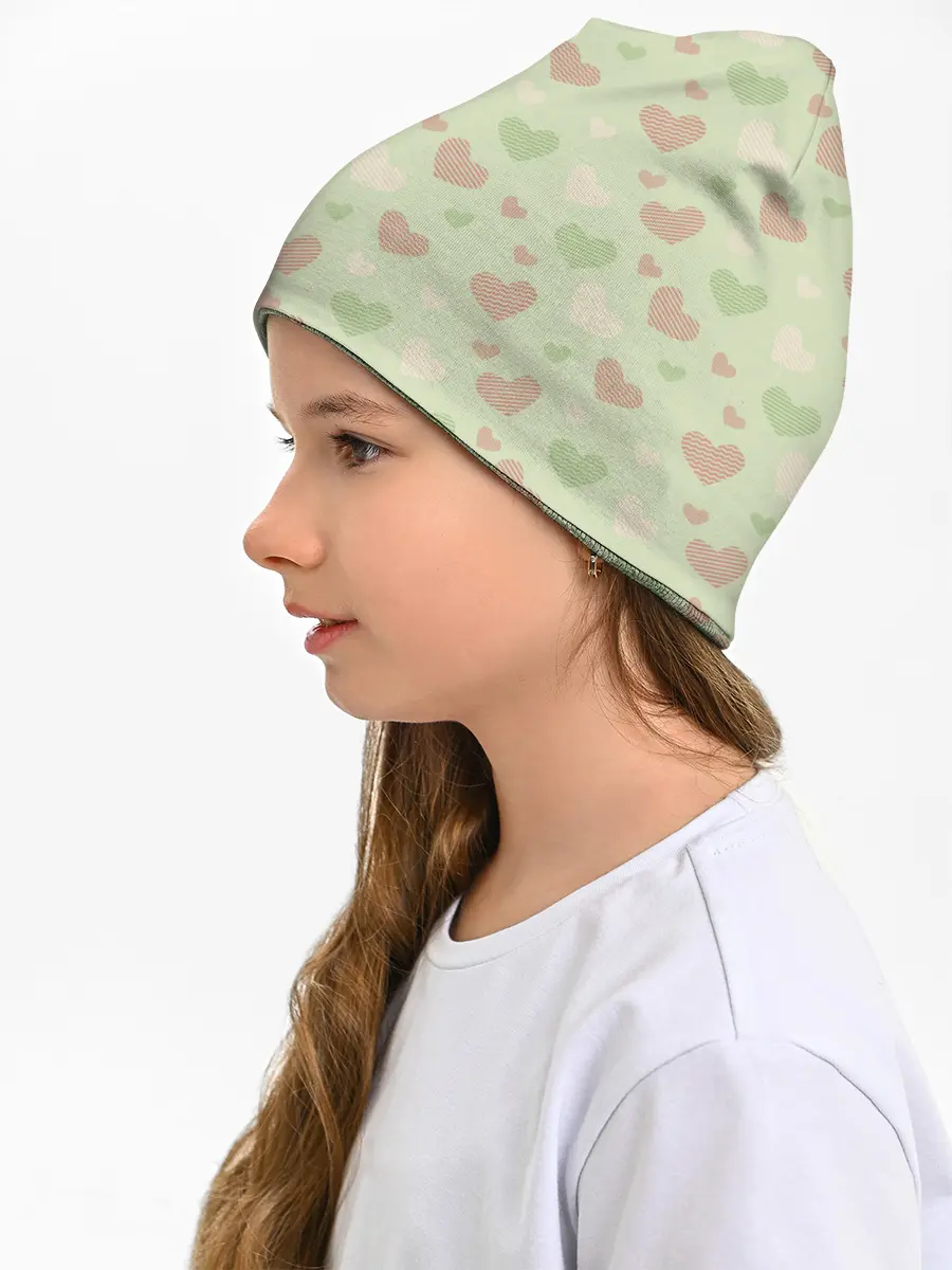 Детская шапка / Сердечки на светло зеленом фоне