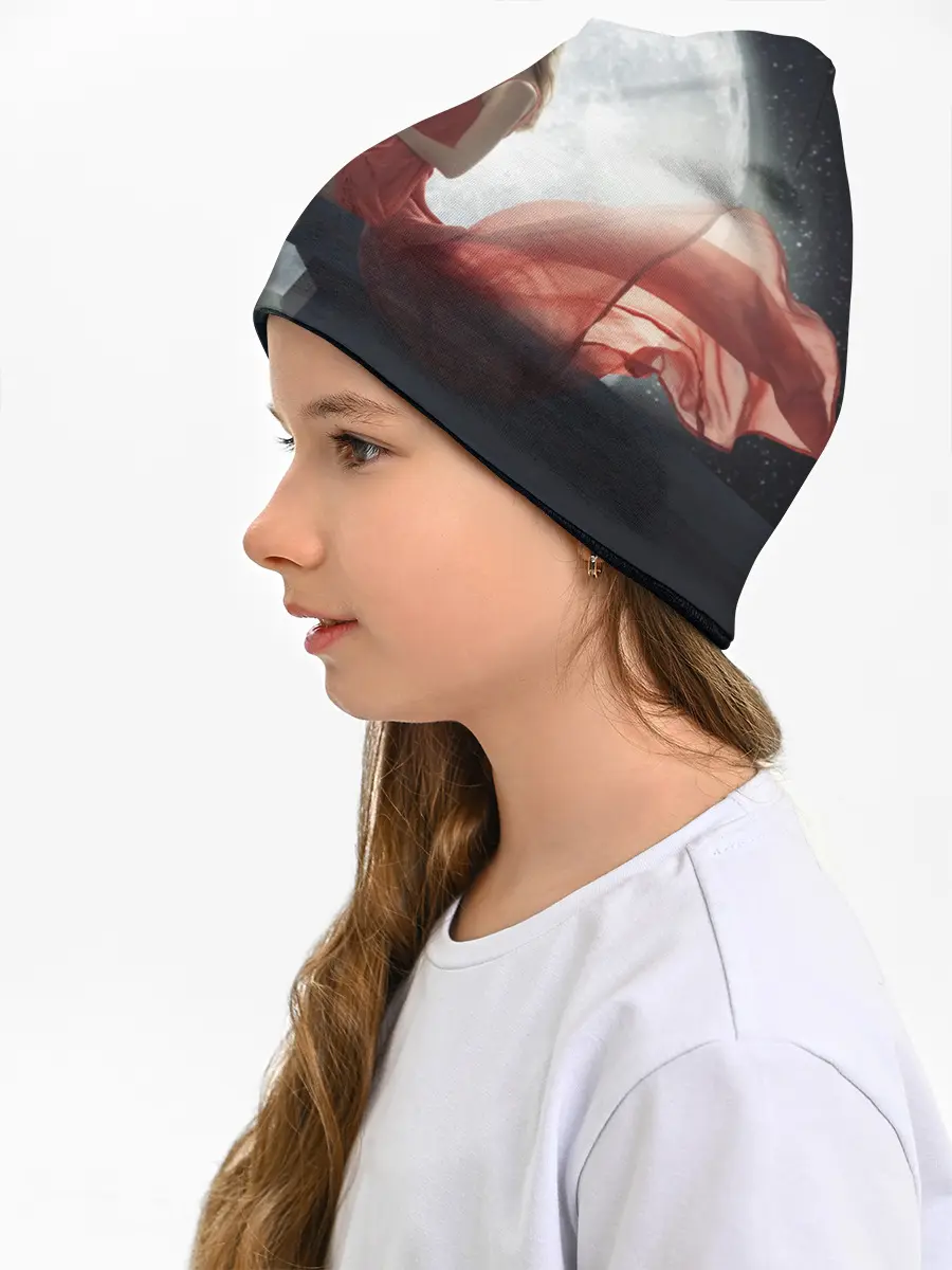 Детская шапка / На Луне