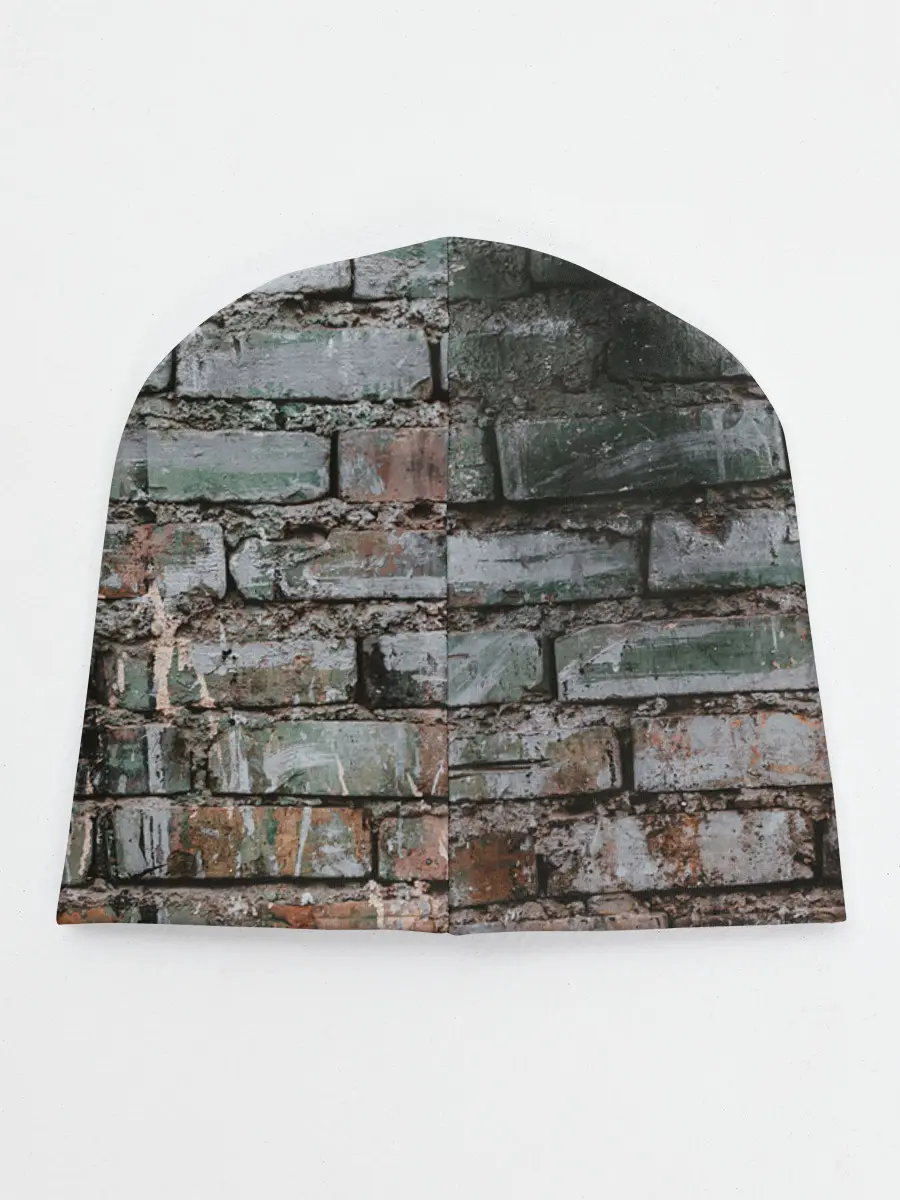 Детская шапка / кирпичная стена потеки краска