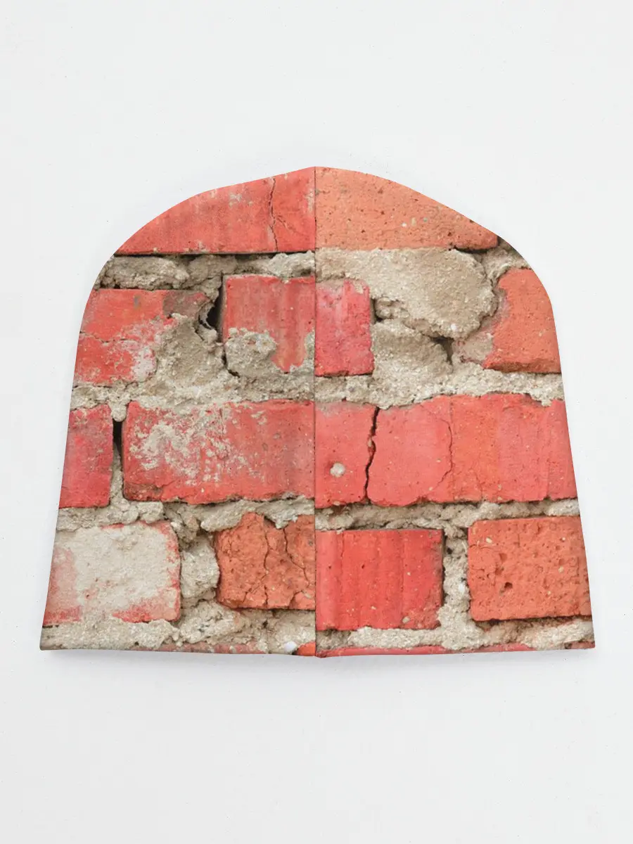 Детская шапка / Кирпичная стена