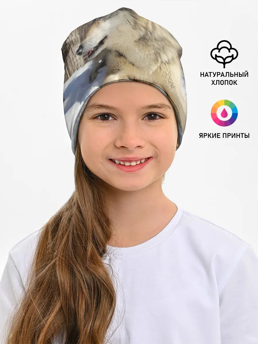 Детская шапка / Волк лежит на снегу