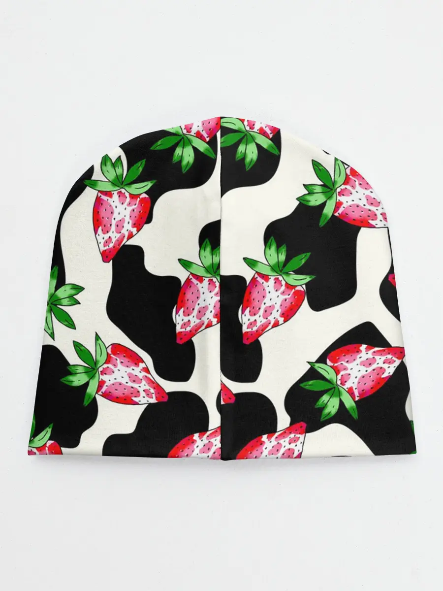 Детская шапка / Клубника на коровьей шкуре