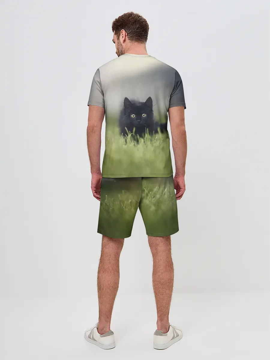 Мужской костюм с шортами / черный кот на лугу