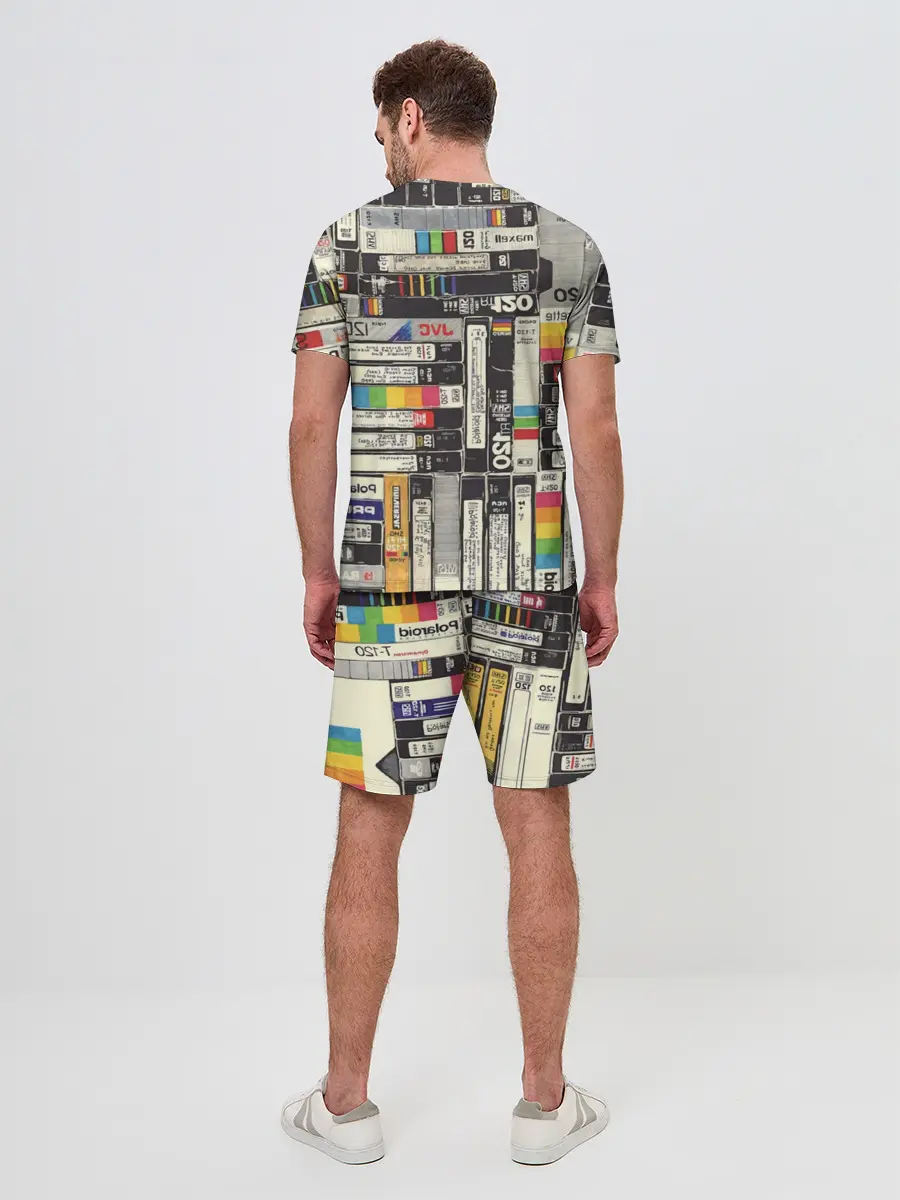 Мужской костюм с шортами / VHS-кассеты