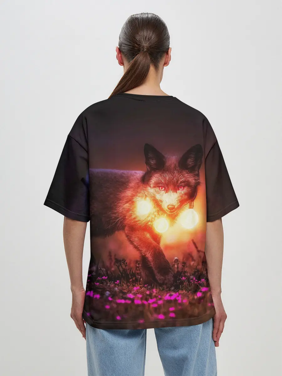 Женская футболка оверсайз / Лисица с фонариками