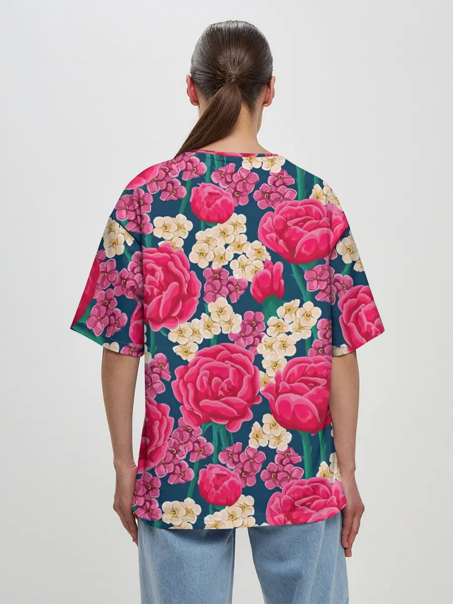 Женская футболка оверсайз / Поле роз