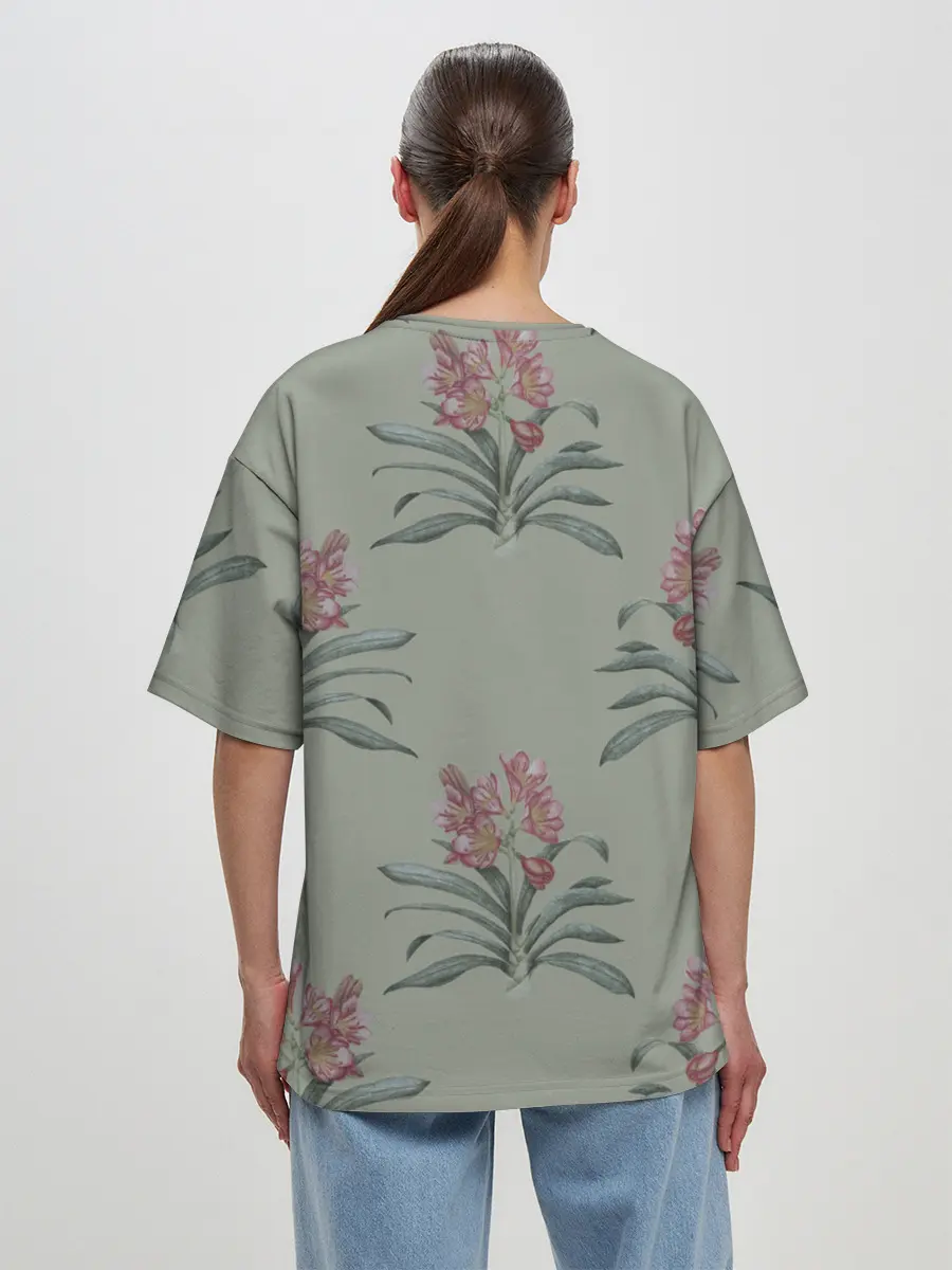 Женская футболка оверсайз / Цветы кливии