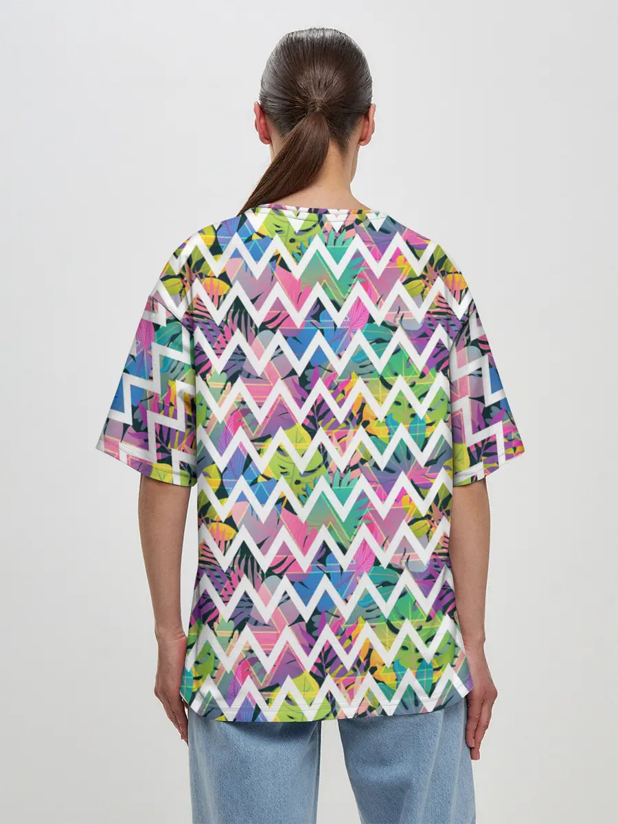 Женская футболка оверсайз / Кривая линия и цветы