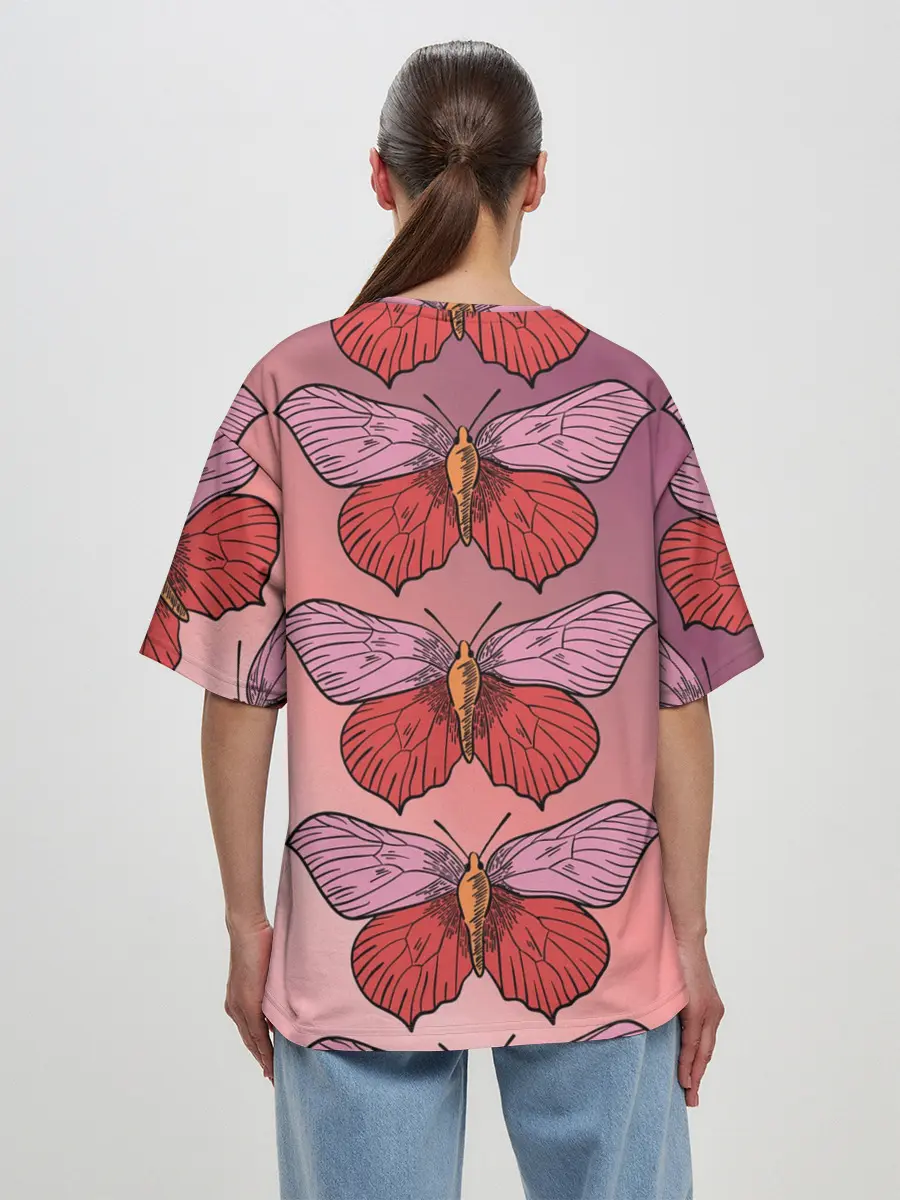 Женская футболка оверсайз / Розовый принт с бабочками