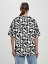 Женская футболка оверсайз / Черно-белый абстрактный узор
