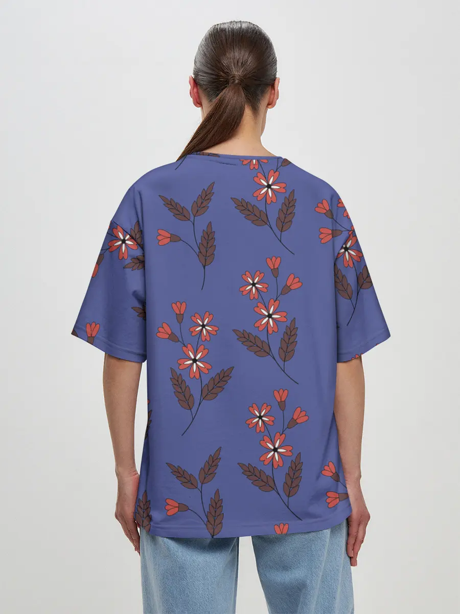 Женская футболка оверсайз / Цветы на синем фоне