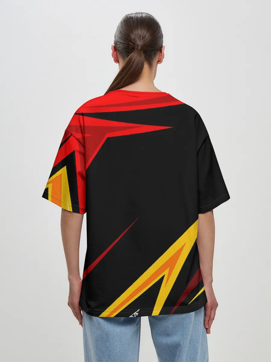 Женская футболка оверсайз / Уникальные линии