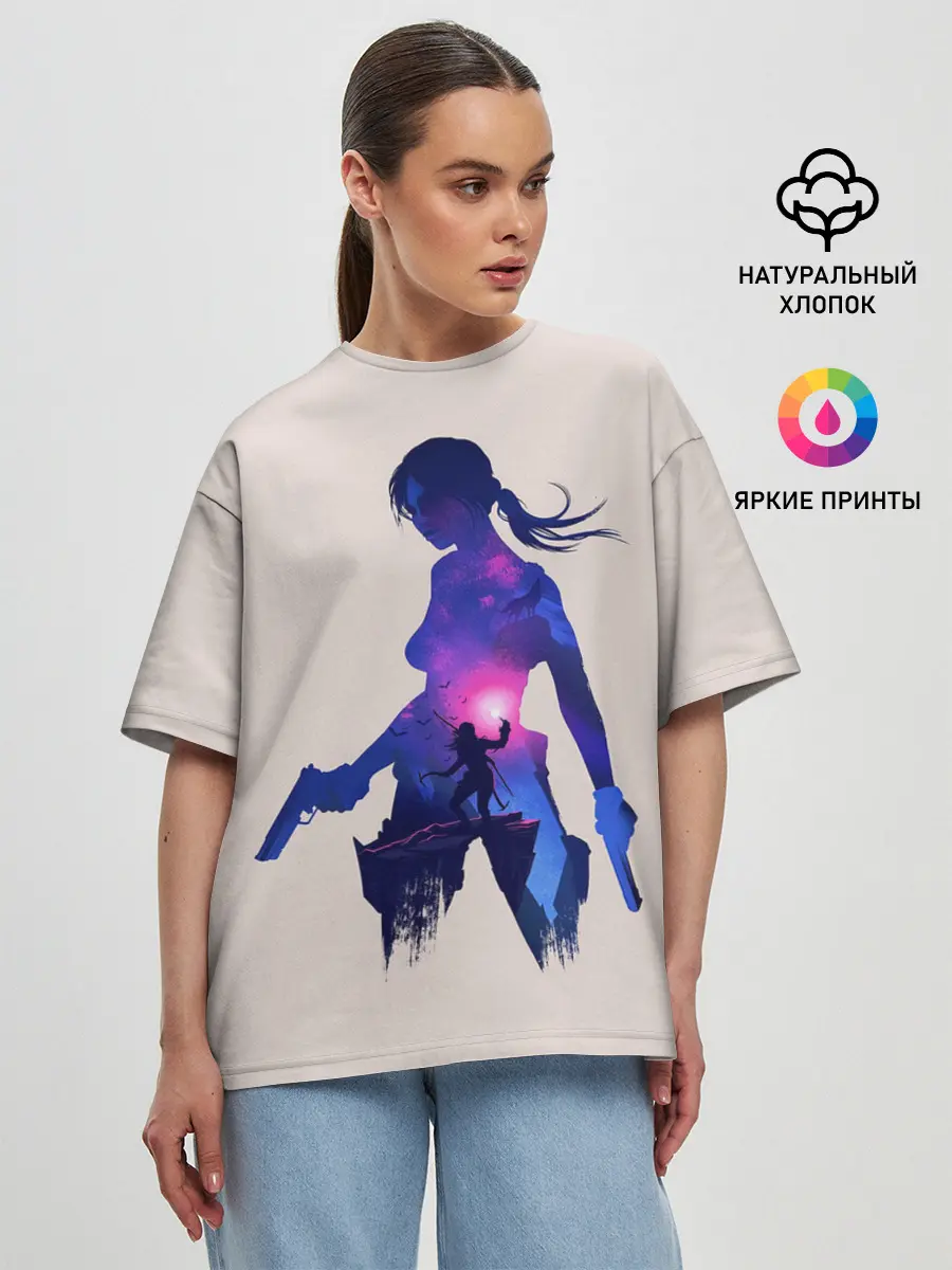 Женская футболка оверсайз / Лара с оружием