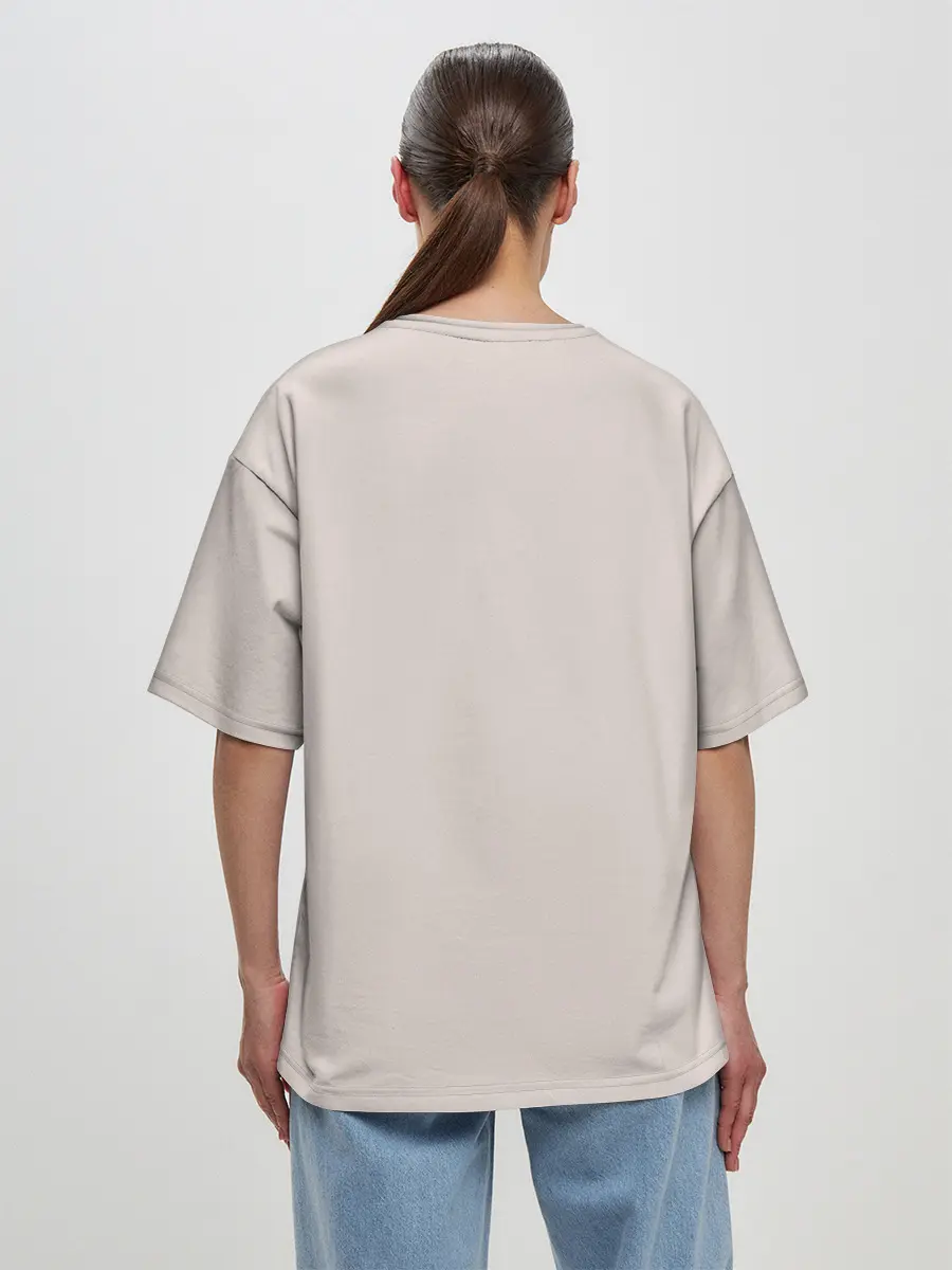 Женская футболка оверсайз / Лара с оружием