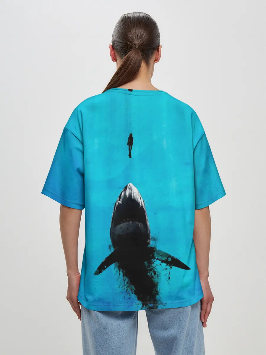 Женская футболка оверсайз / Акула на охоте
