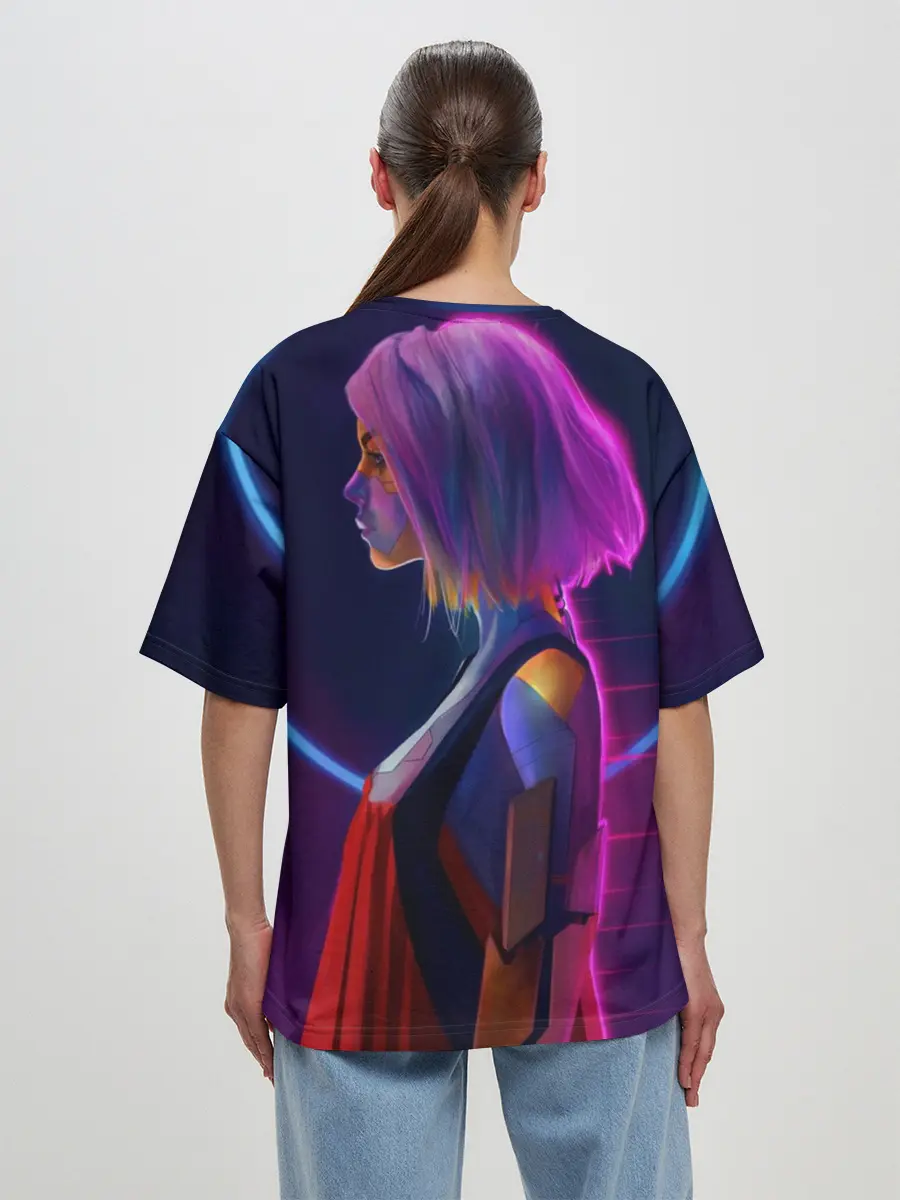 Женская футболка оверсайз / Девушка в неоне