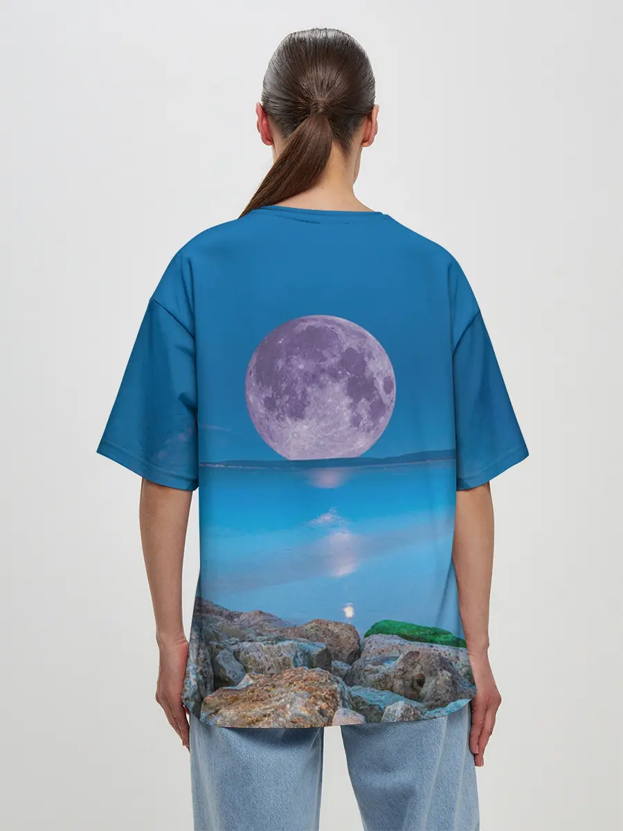 Женская футболка оверсайз / Лунный пляж