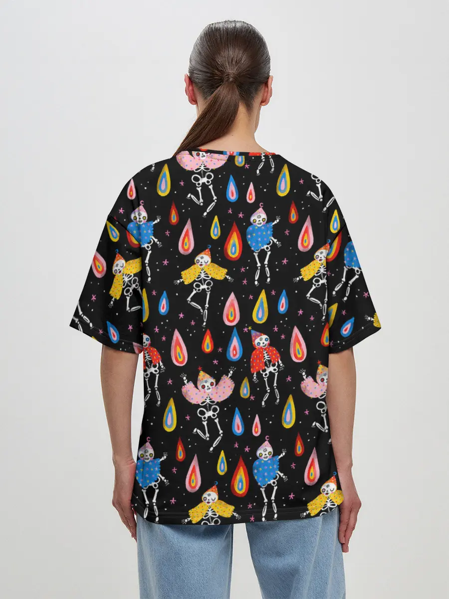 Женская футболка оверсайз / Танцы скелетов