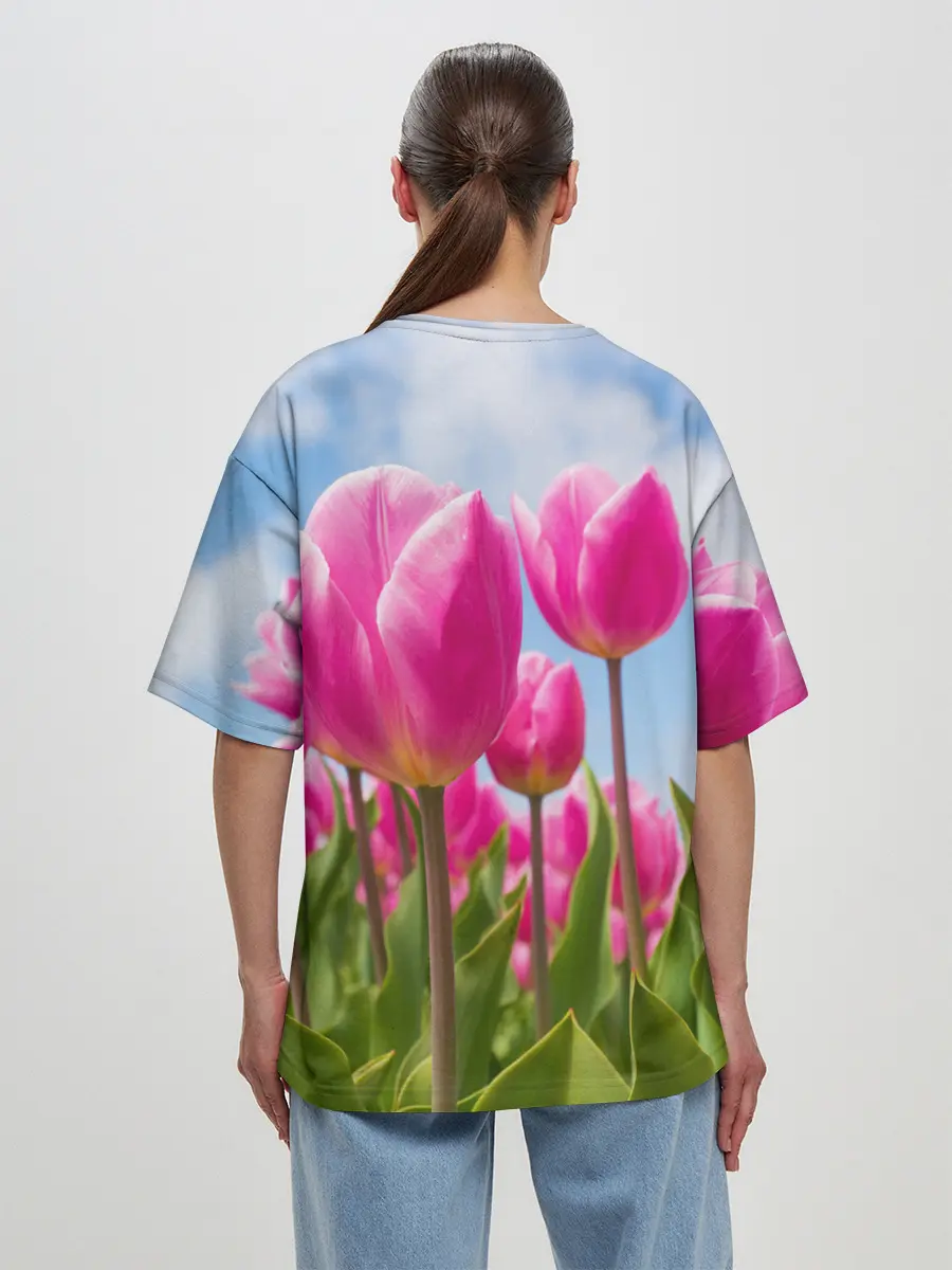 Женская футболка оверсайз / Розовые тюльпаны