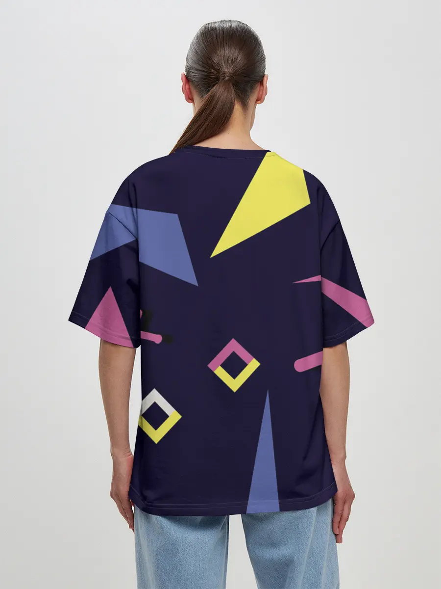 Женская футболка оверсайз / Танец геометрии