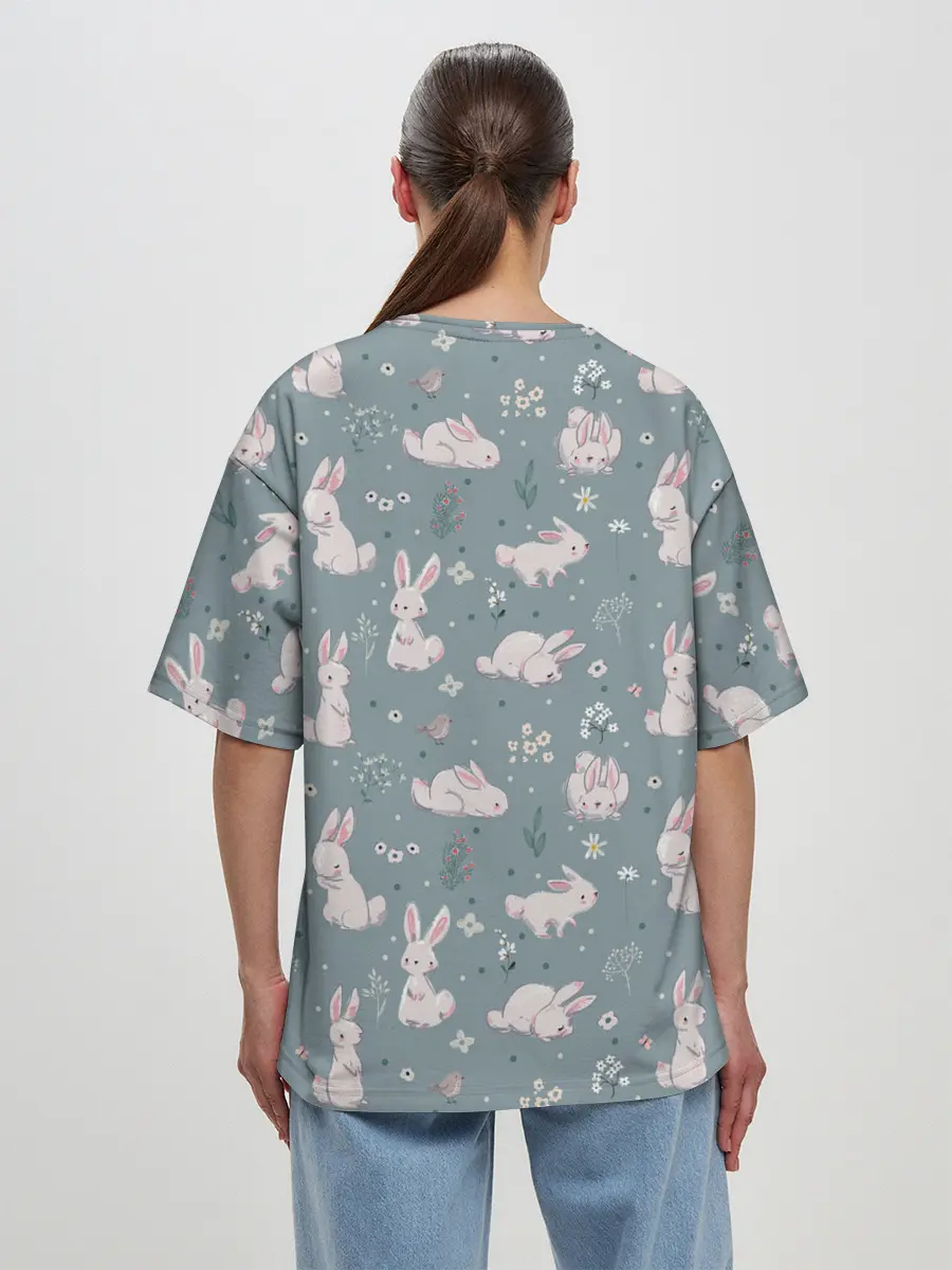 Женская футболка оверсайз / Зайцы на лужайке