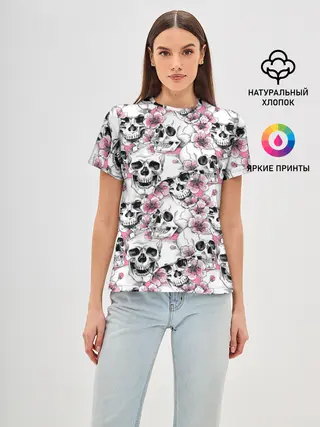 Женская базовая футболка / Черепа в цветах