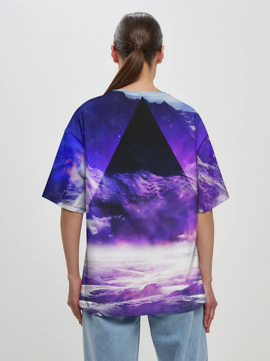 Женская футболка оверсайз / Космический треугольник