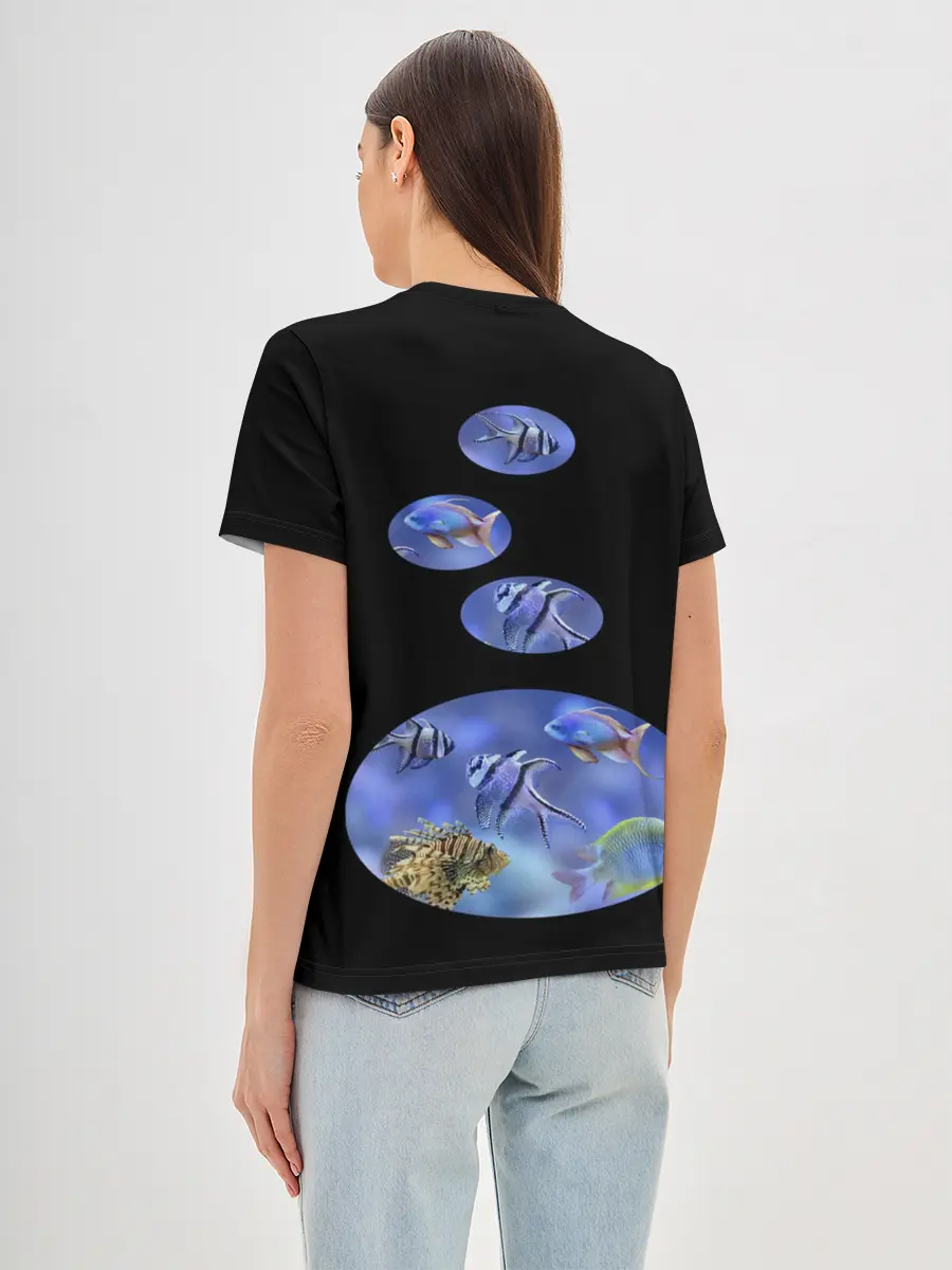 Женская базовая футболка / Море внутри