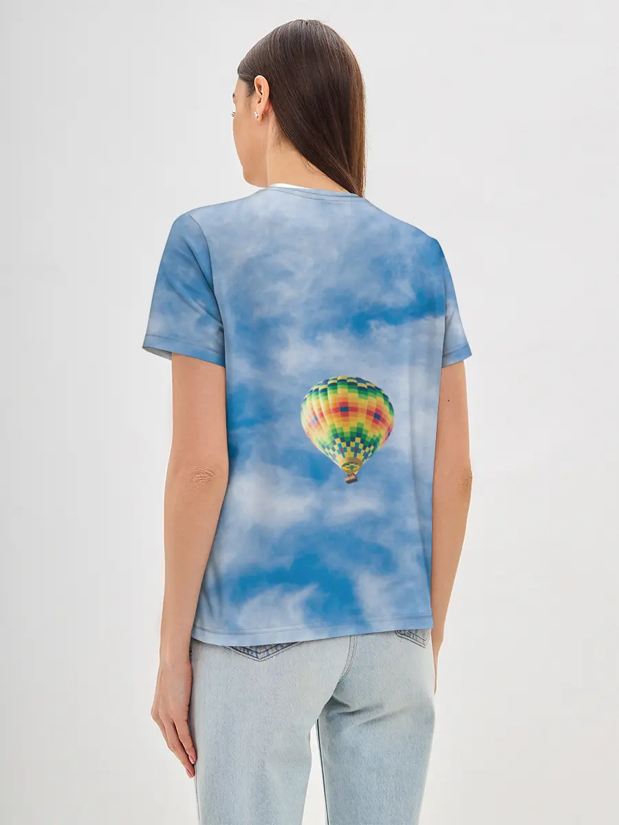 Женская базовая футболка / Воздушный шар в небе