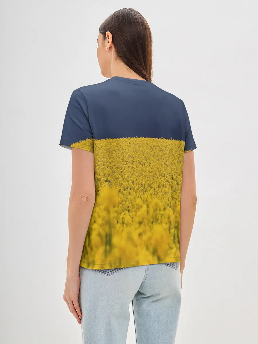 Женская базовая футболка / Рапсовое поле