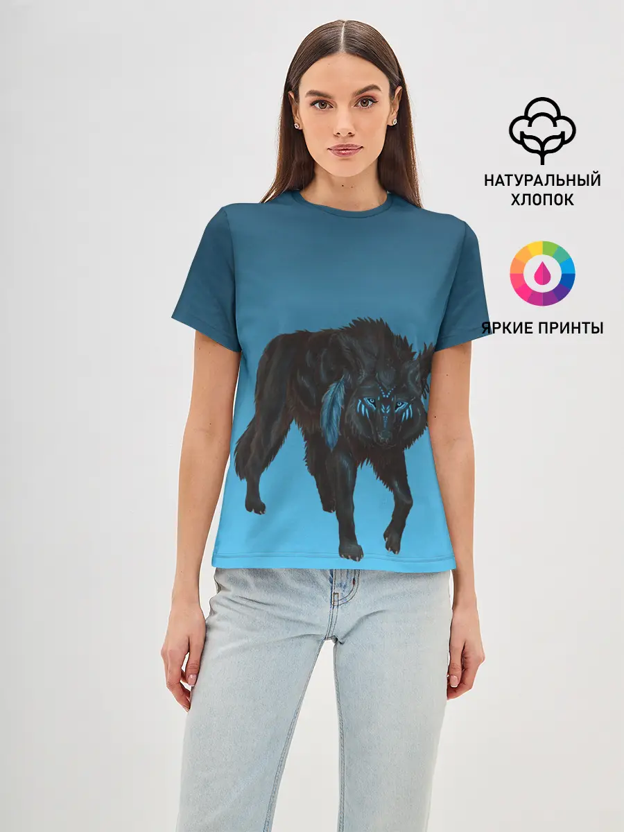 Женская базовая футболка / черный дух волка