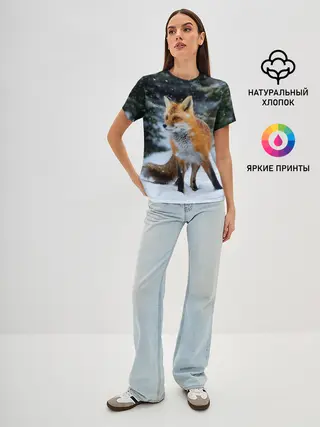 Женская базовая футболка / Лиса в зимнем лесу