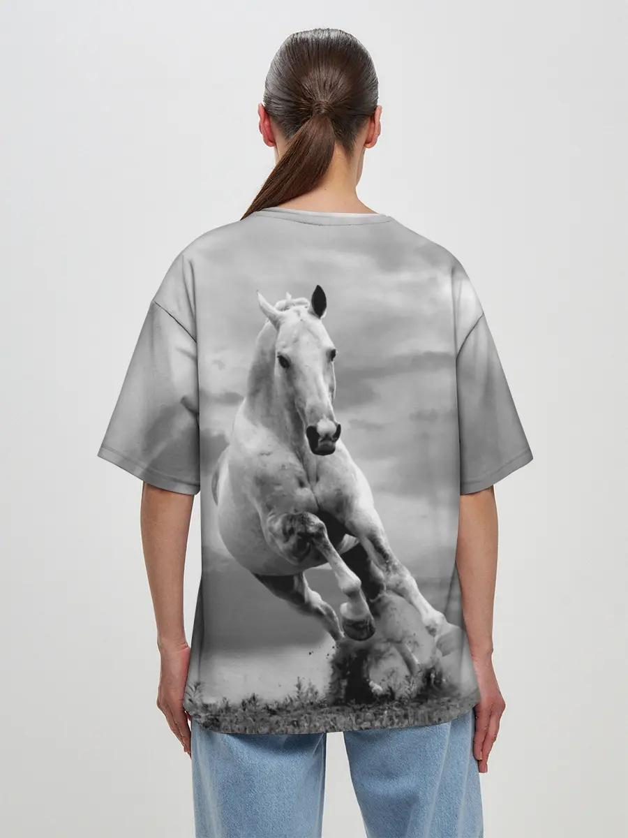 Женская футболка оверсайз / Белая лошадь