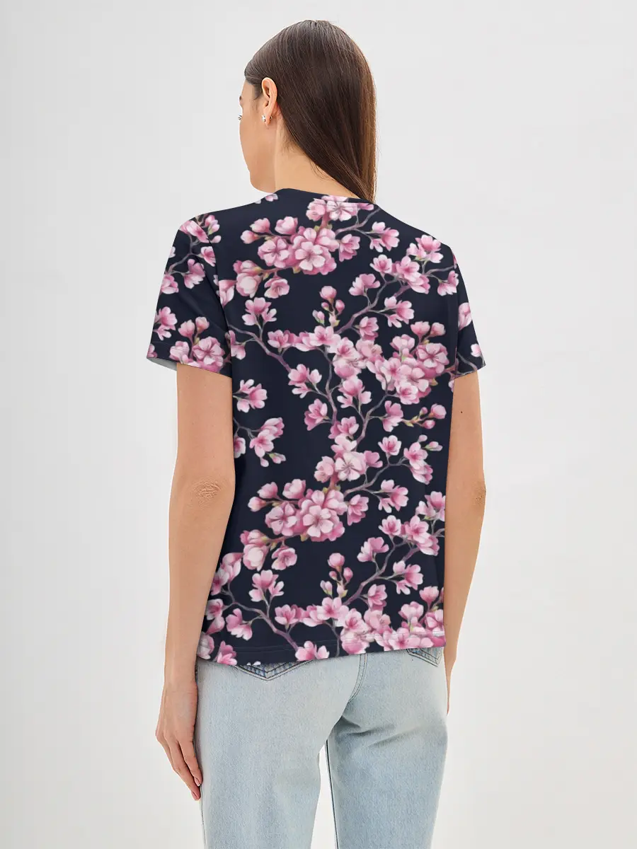 Женская базовая футболка / Сакура