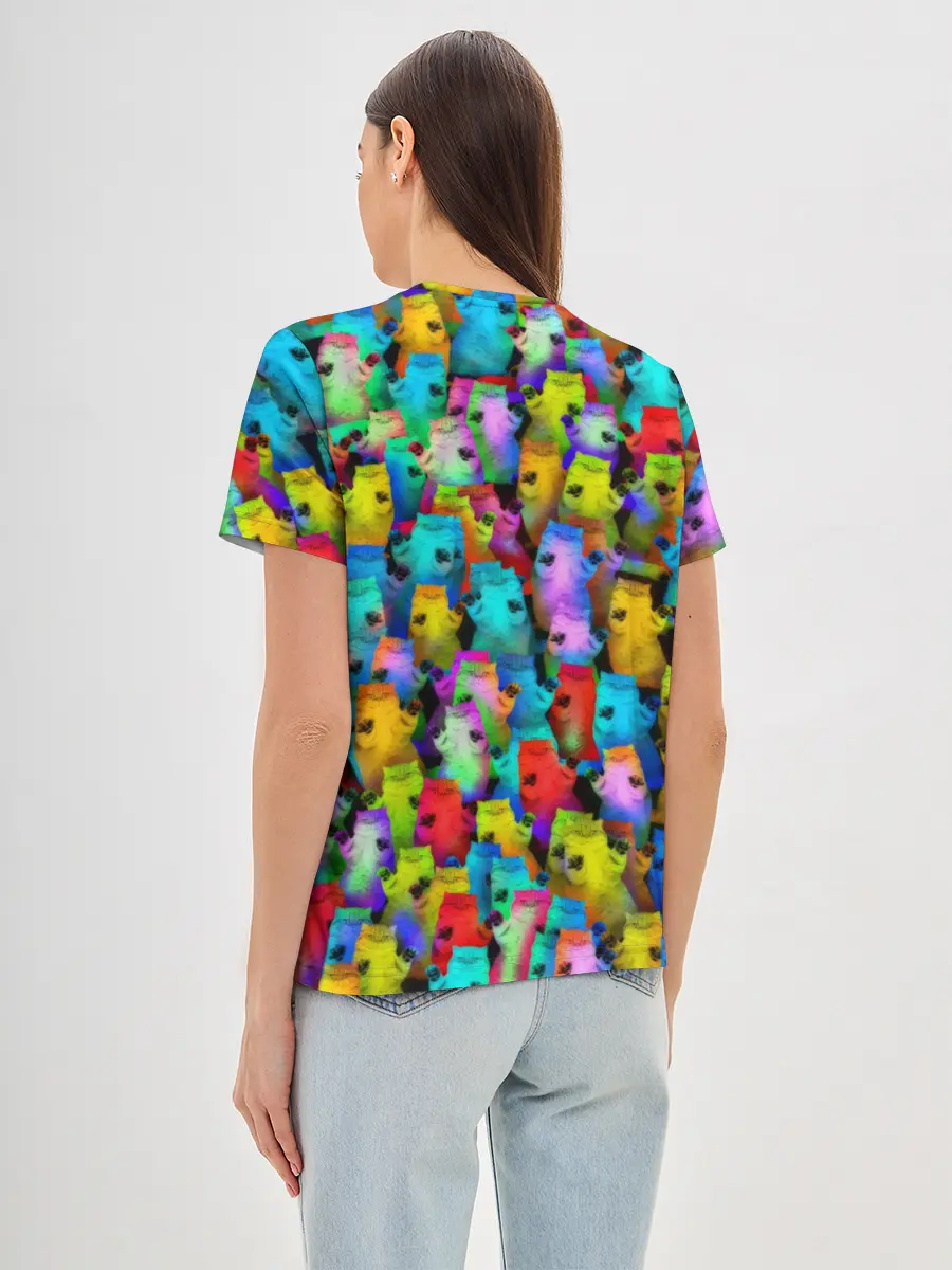 Женская базовая футболка / Котики на дискотеке