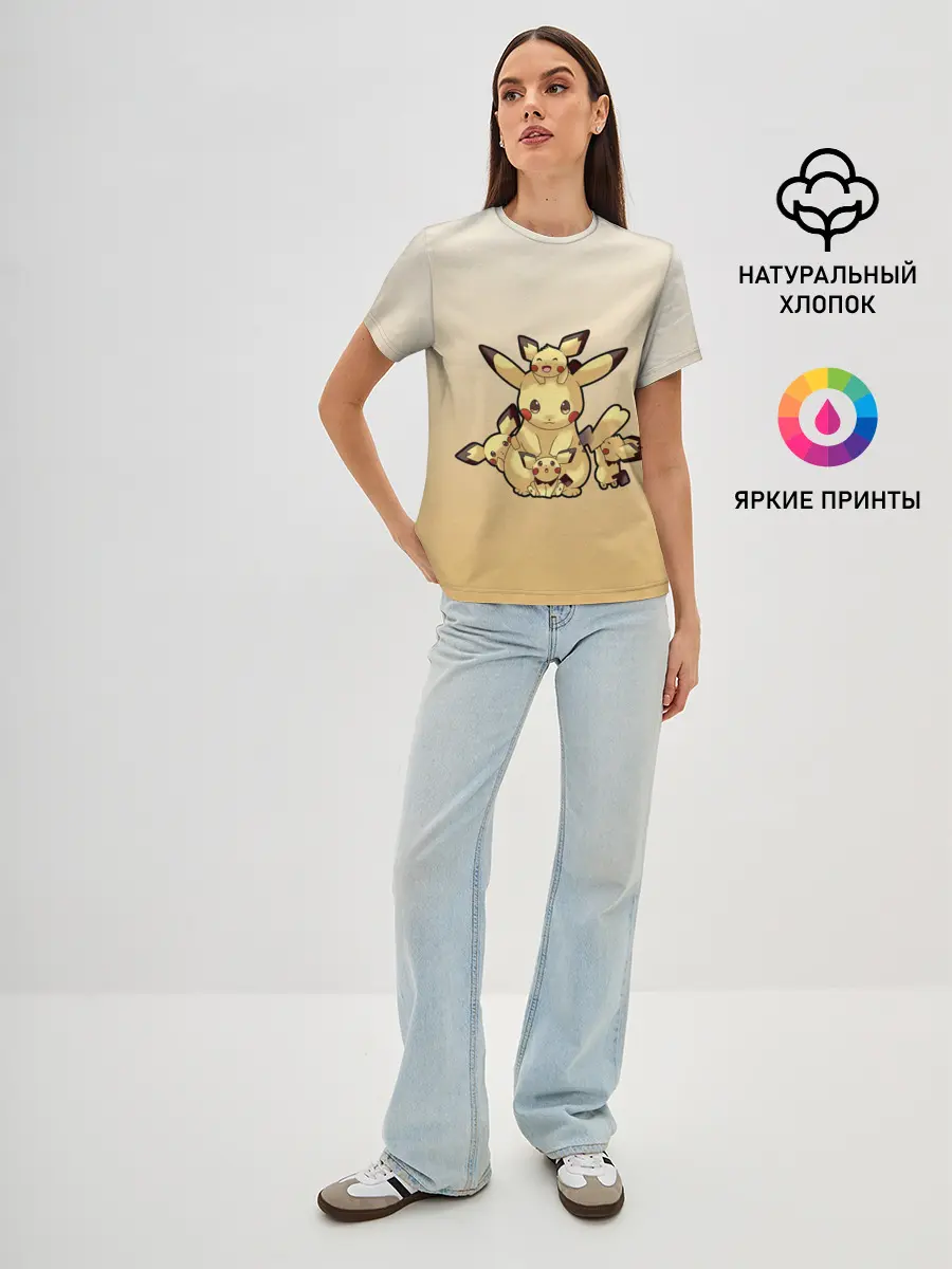 Женская базовая футболка / Семейство Пикачу мило арт