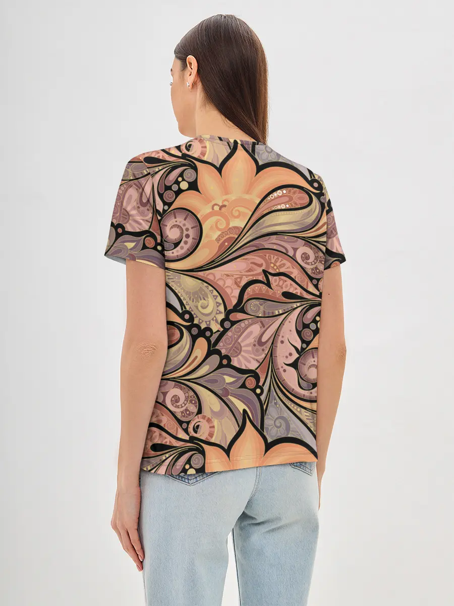 Женская базовая футболка / дудл узоры