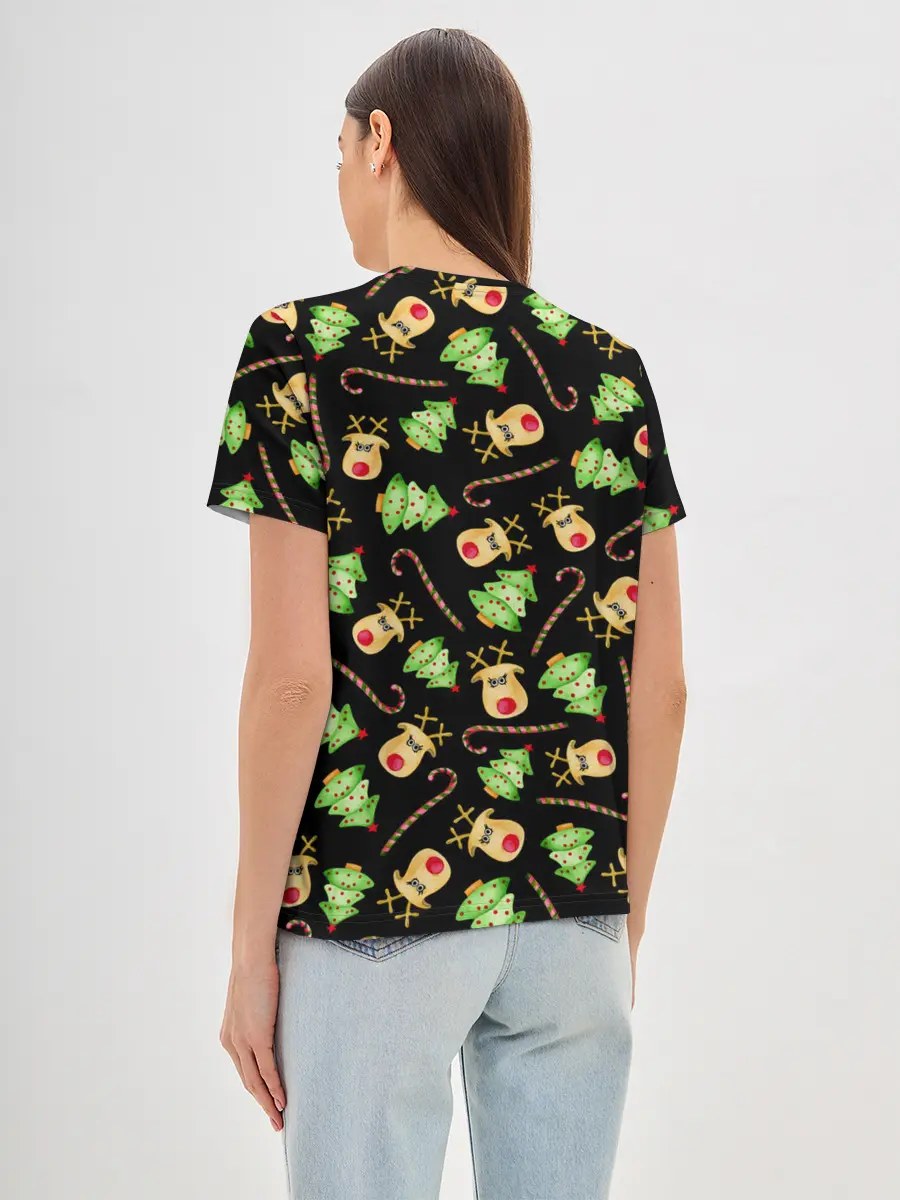 Женская базовая футболка / Олени, елки и карамель