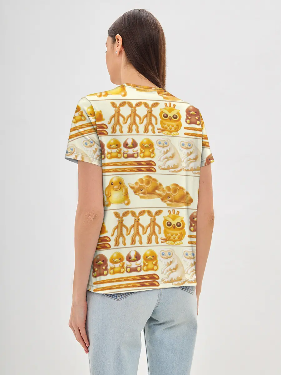 Женская базовая футболка / Newton Scamander in Bakery