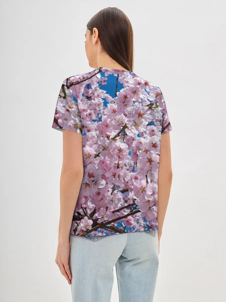 Женская базовая футболка / Цветущая Сакура