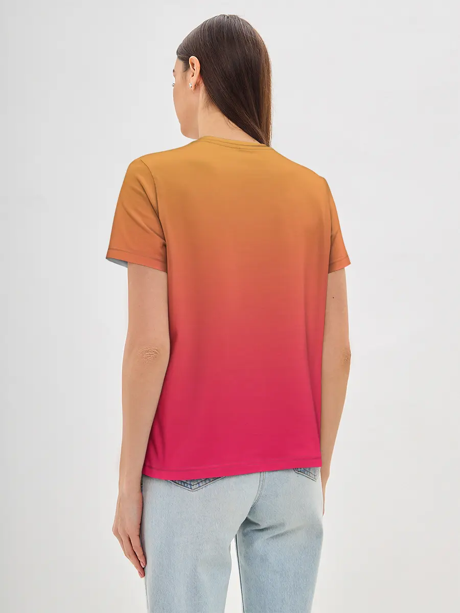 Женская базовая футболка / сердечко из следов собаки