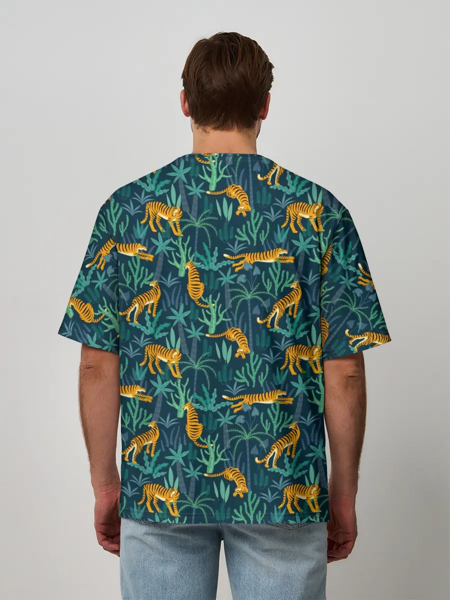 Мужская футболка оверсайз / Паттерн из Тигров и Растений