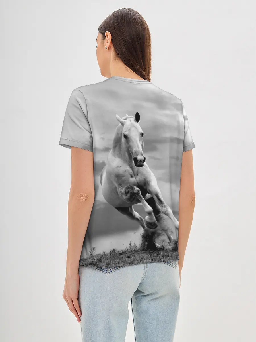 Женская базовая футболка / Белая лошадь