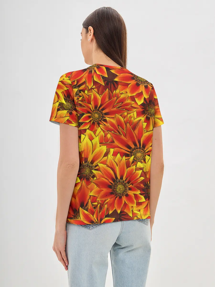 Женская базовая футболка / Цветы